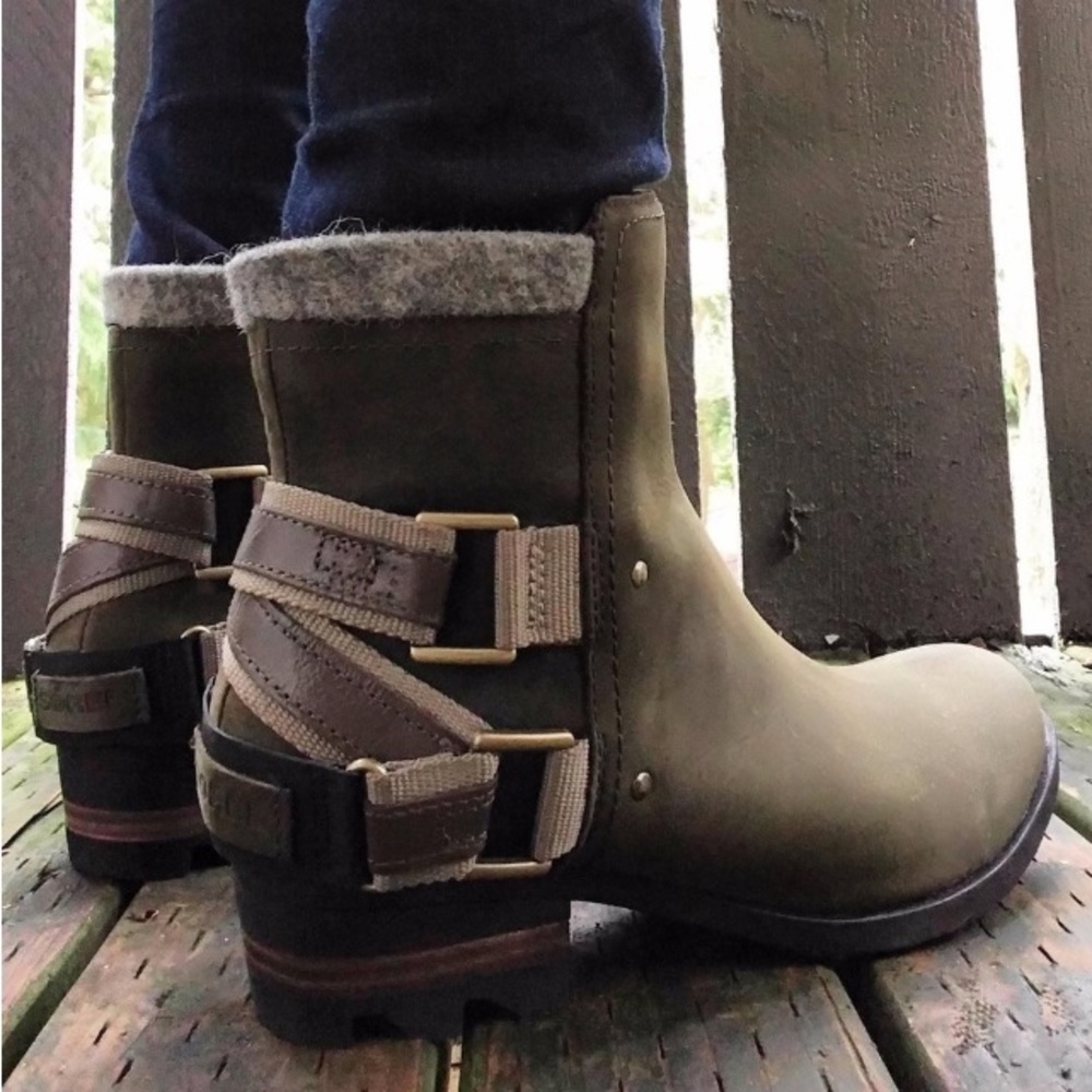 Sorel | Lolla Leather Waterproof Boots Peat Moss Green Olive - Picture 1 of 16